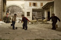 Foto 3 bambini che giocano a pallone